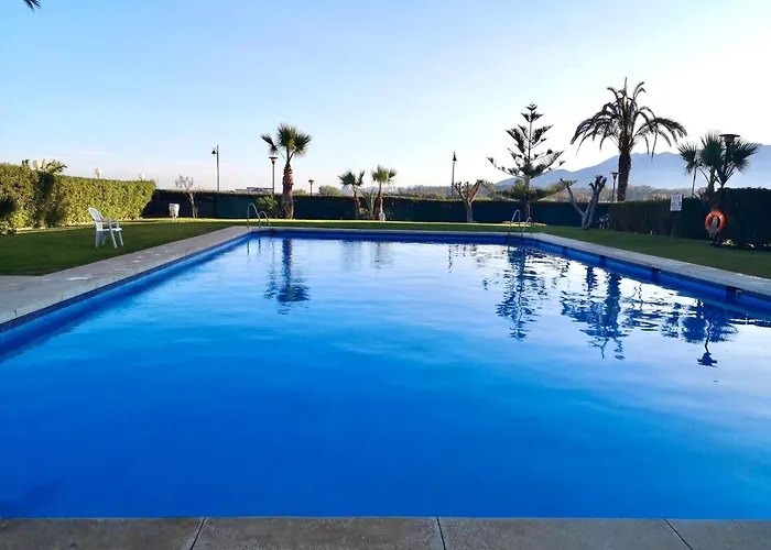 Espectacular Apartamento Junto Al Mar, Con Piscina En Malaga